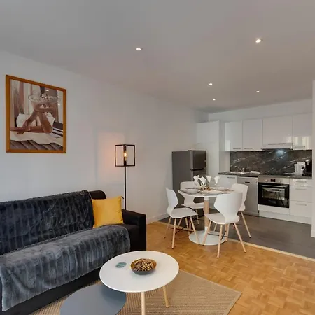 Le Chevene - 2 Or 4 Person With Balcony In Centre 아파트