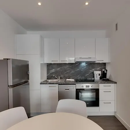 아파트 Le Chevene - 2 Or 4 Person With Balcony In Centre